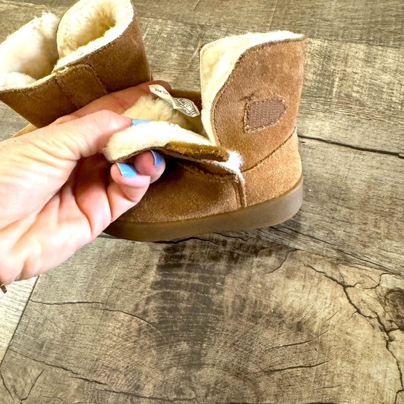 Toddler UGG Boots - Picture 6 of 8